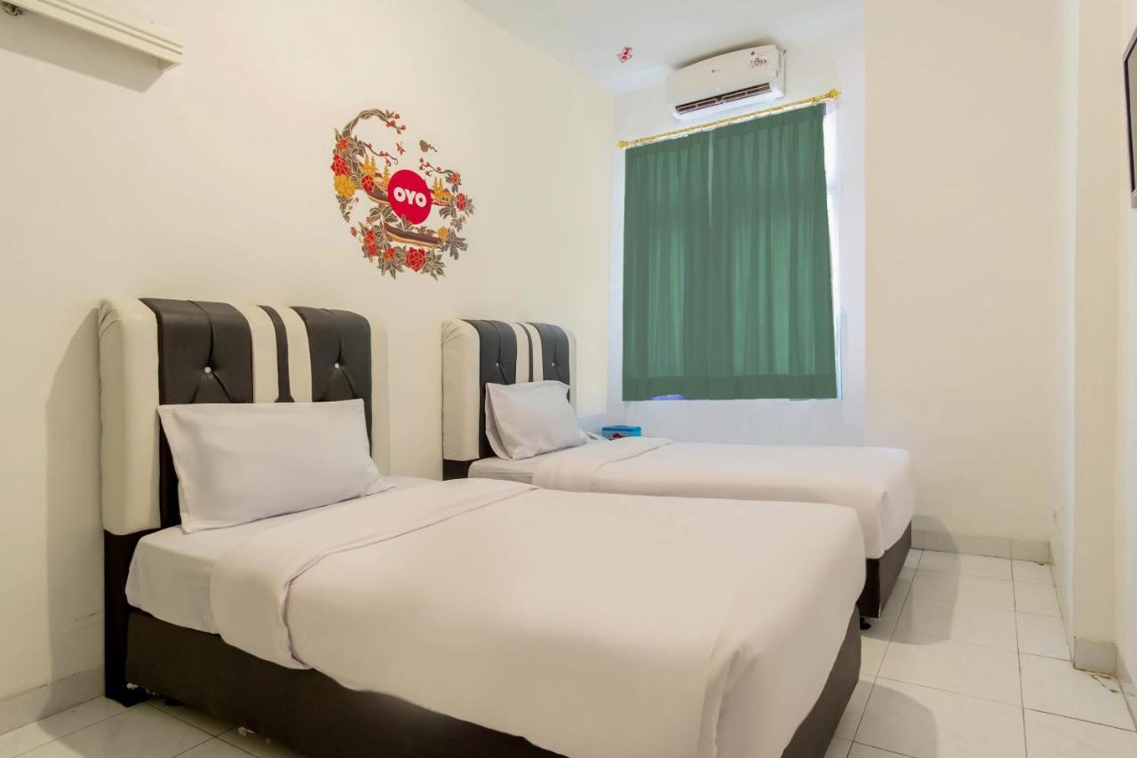 Hotel Oyo Living 2843 Raz House Syariah Medan Exteriér fotografie