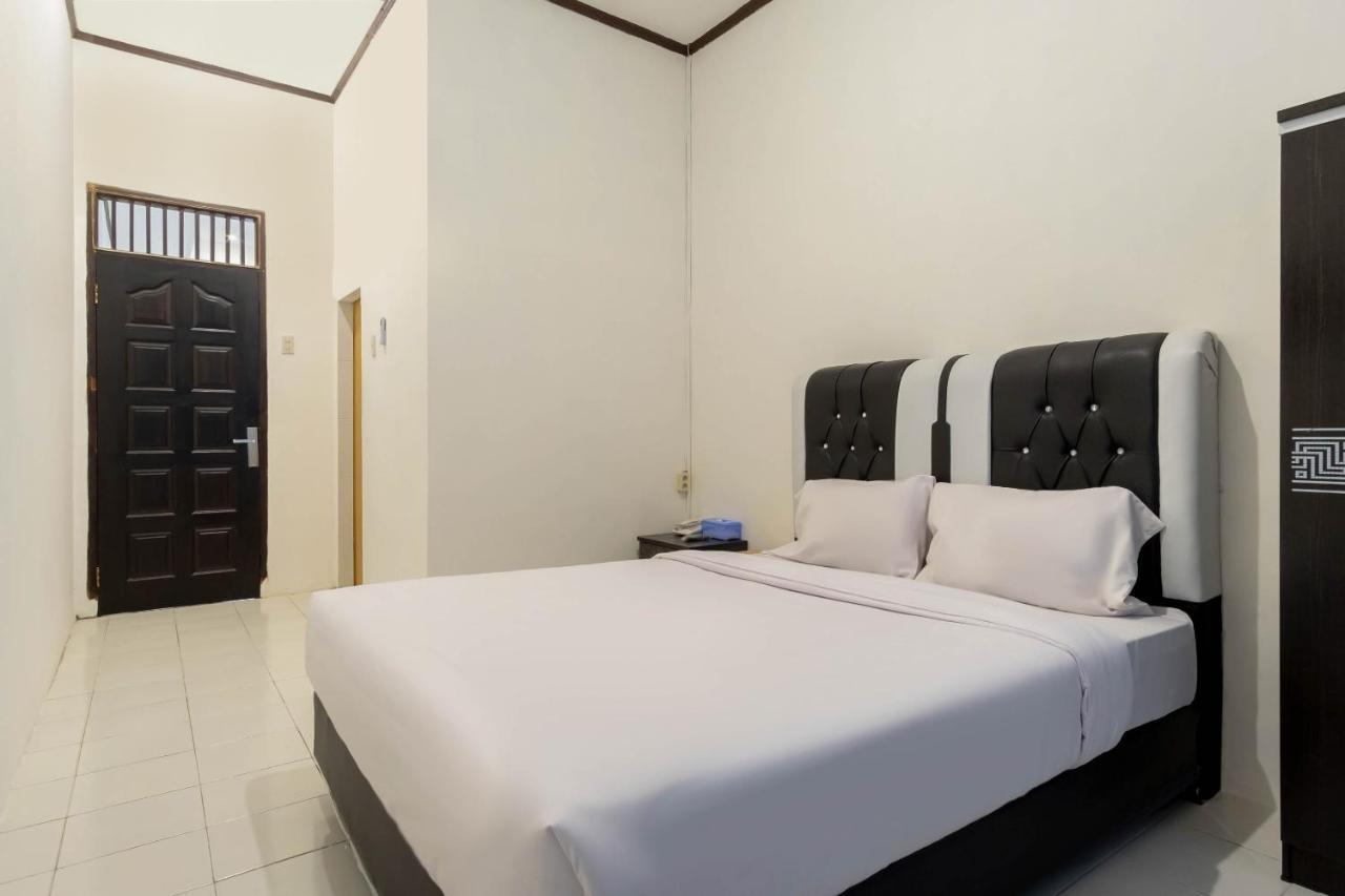 Hotel Oyo Living 2843 Raz House Syariah Medan Exteriér fotografie