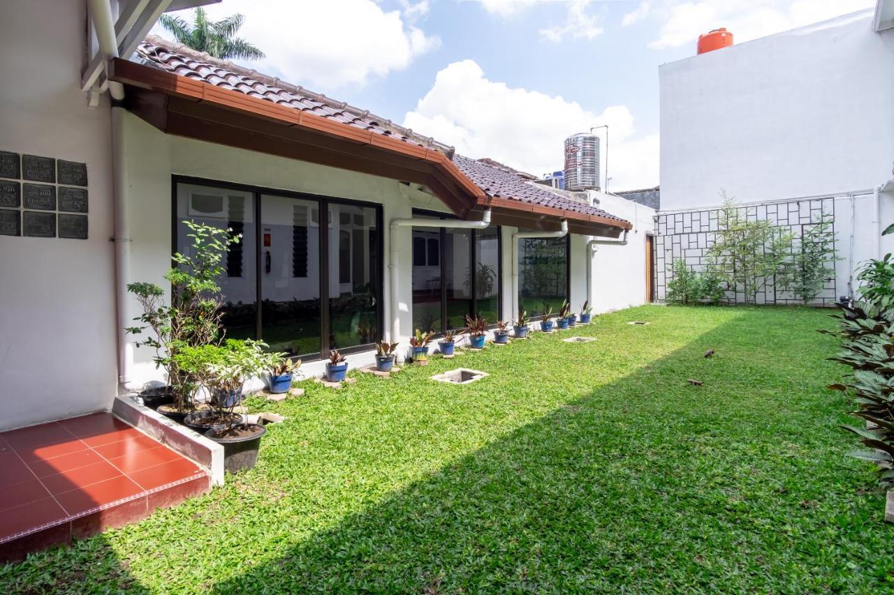Hotel Oyo Living 2843 Raz House Syariah Medan Exteriér fotografie