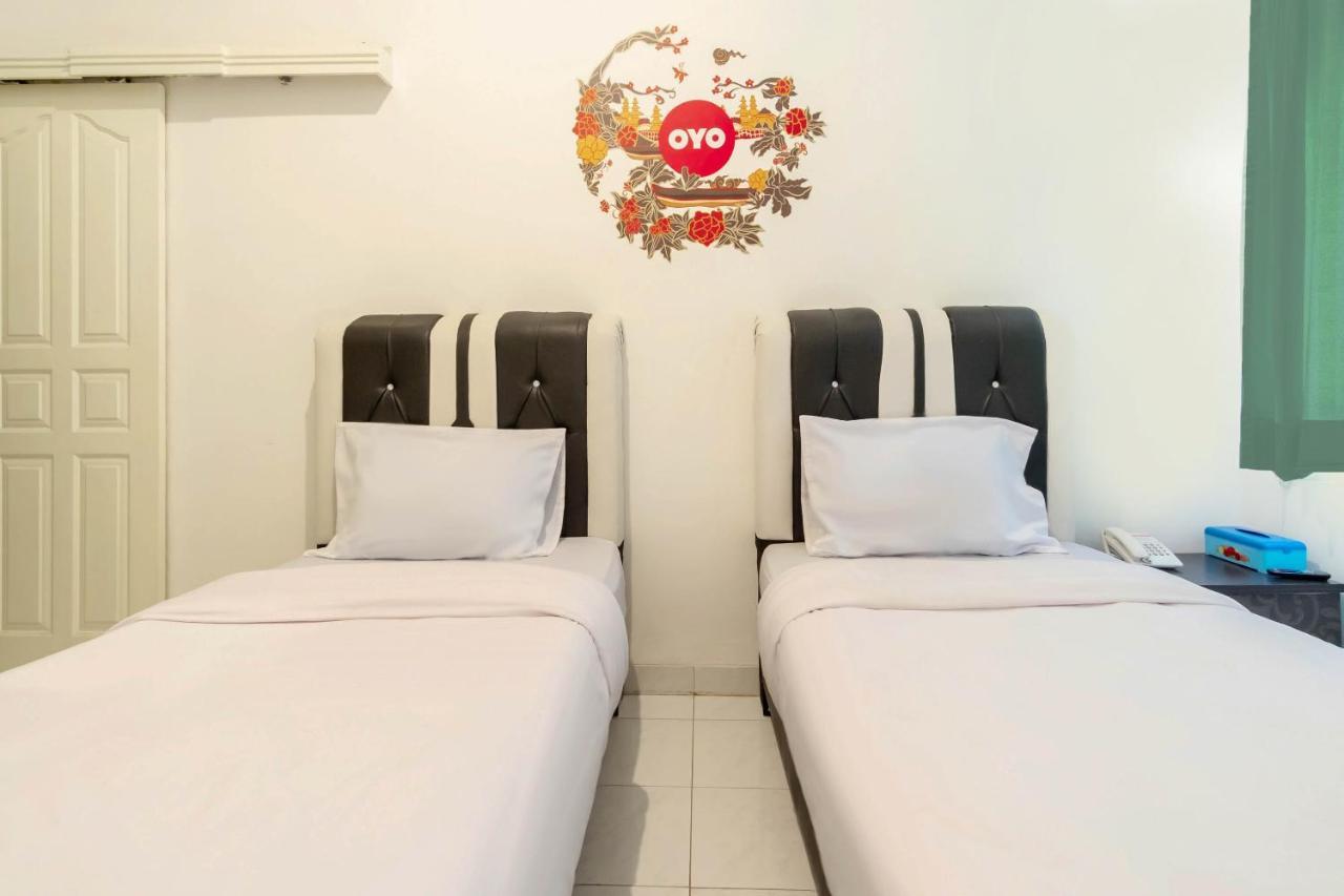 Hotel Oyo Living 2843 Raz House Syariah Medan Exteriér fotografie
